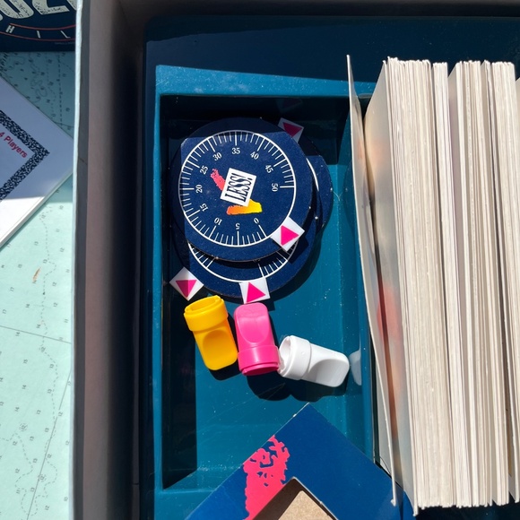 Vintage 1991 Beverly Hills 90210 Survey Game Canadian Version - Picture 5 of 6